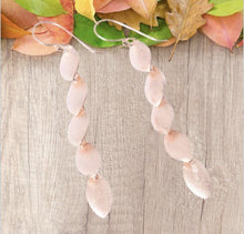 Load image into Gallery viewer, Dangle leaf Earrings 

