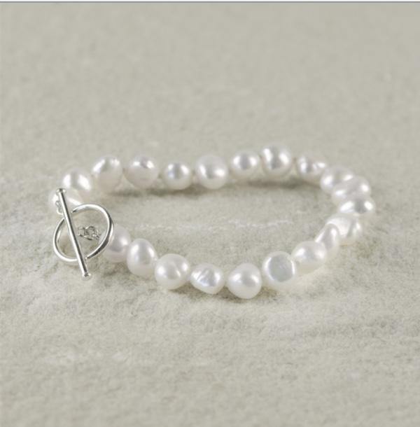 Ivory Pearls. Ivory Pearl Bracelet. Pearl Bracelet. Ivory Wedding. Wedding Pearls. Freshwater Pearls. Freshwater Pearl Bracelet. Personalised Pearl Bracelet.
