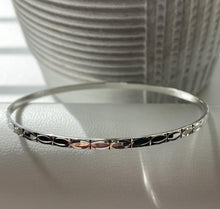 Load image into Gallery viewer, Patterned Silver Bangle - Silvary 
